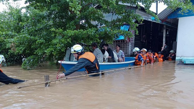 Over 1,100 dead in floods across Indonesia, Thailand, Malaysia, and Sri Lanka