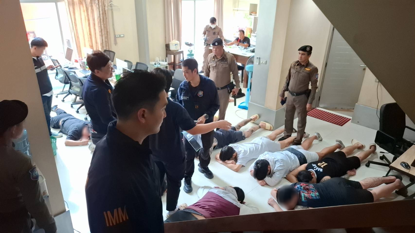 25个在泰国被捕的1500万美元的欺诈戒指成员