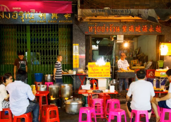 The Hidden Challenges of Thailand’s Street Food Revolution: Crime, Struggles, and Vendor Perseverance